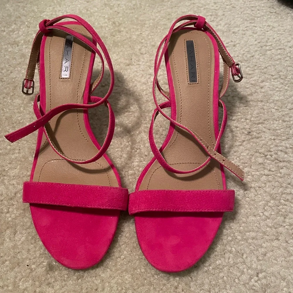 Tahari strappy pink heeled sandals - Picture 2 of 8
